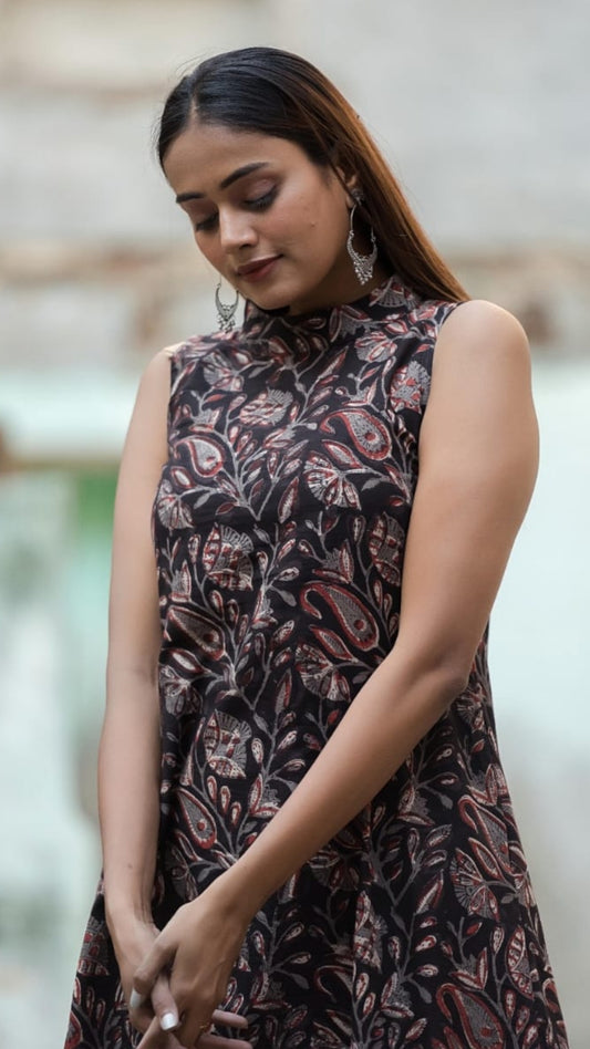 Paisley Bloom Organic A-Line Kurta Set – Black & Maroon