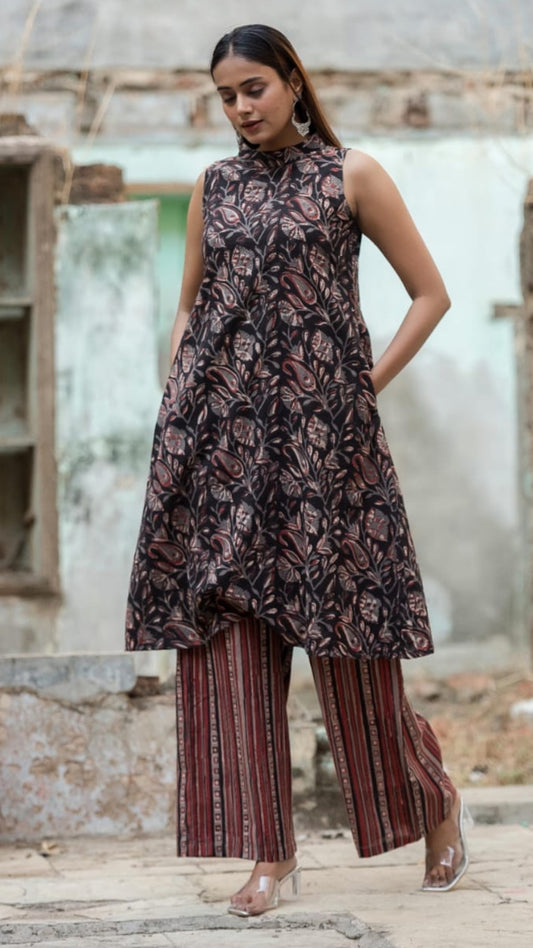 Paisley Bloom Organic A-Line Kurta Set – Black & Maroon