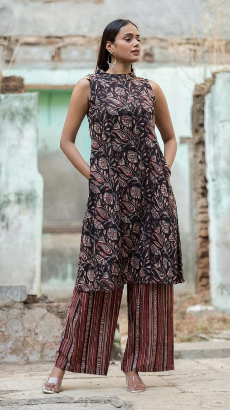 Paisley Bloom Organic A-Line Kurta Set – Black & Maroon